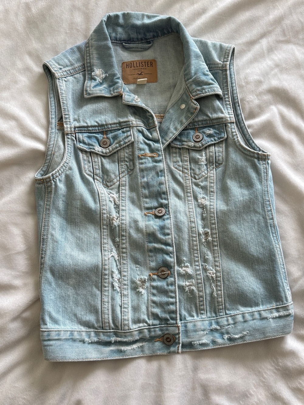 Hollister Light Wash Distressed Denim Vest Women’s Size Small